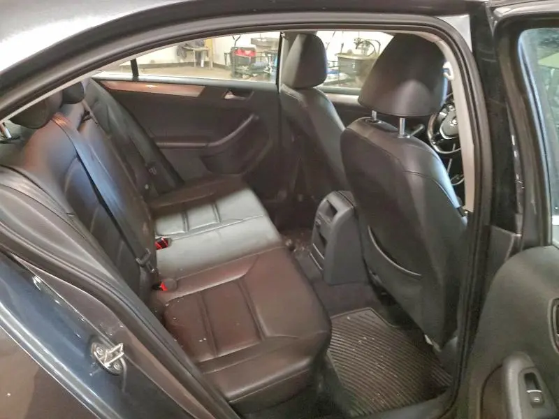 2015 VOLKSWAGEN JETTA SE  