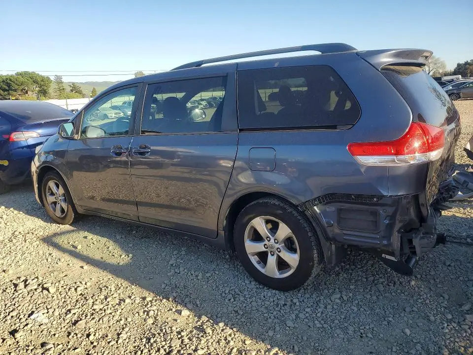 2014 TOYOTA SIENNA LE 8-PASSENGER  