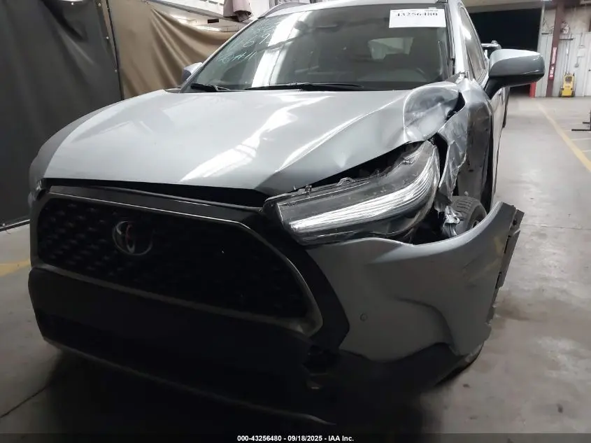 2024 TOYOTA COROLLA CROSS XLE