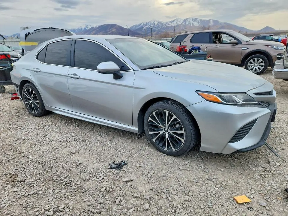 2018 TOYOTA CAMRY SE  