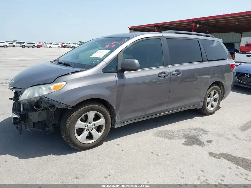 2017 TOYOTA SIENNA LE 8 PASSENGER