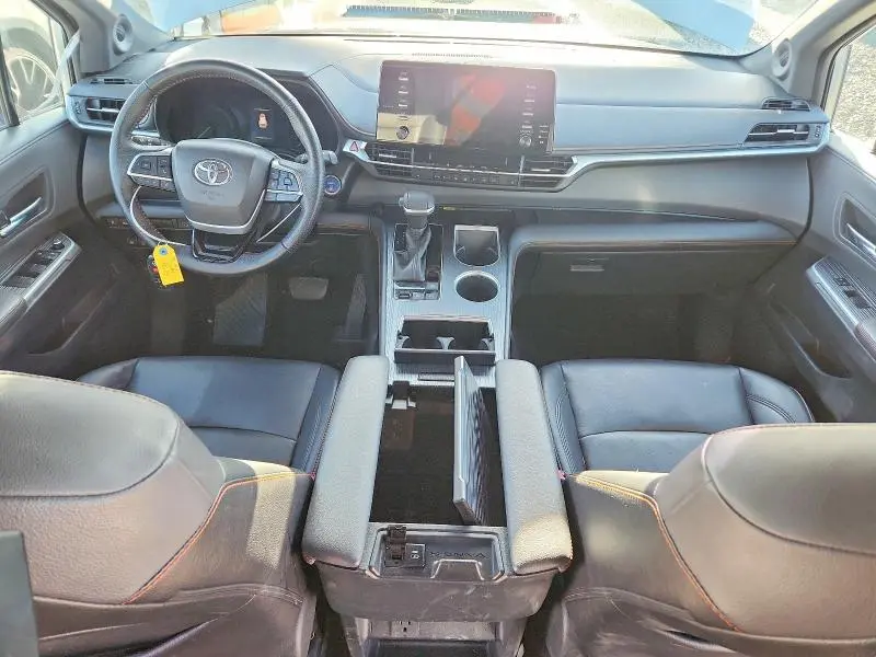 2021 TOYOTA SIENNA XSE  