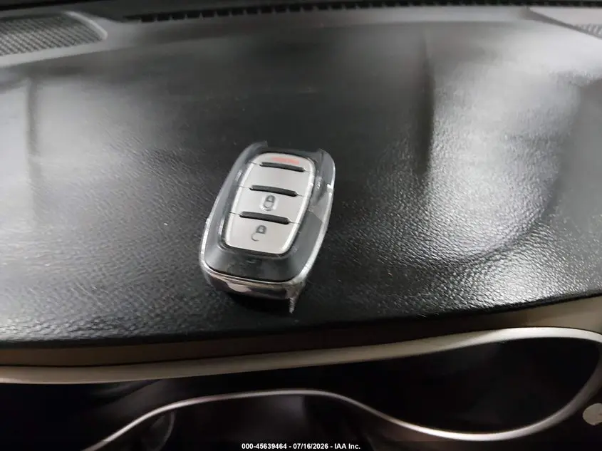 2020 CHRYSLER VOYAGER LX
