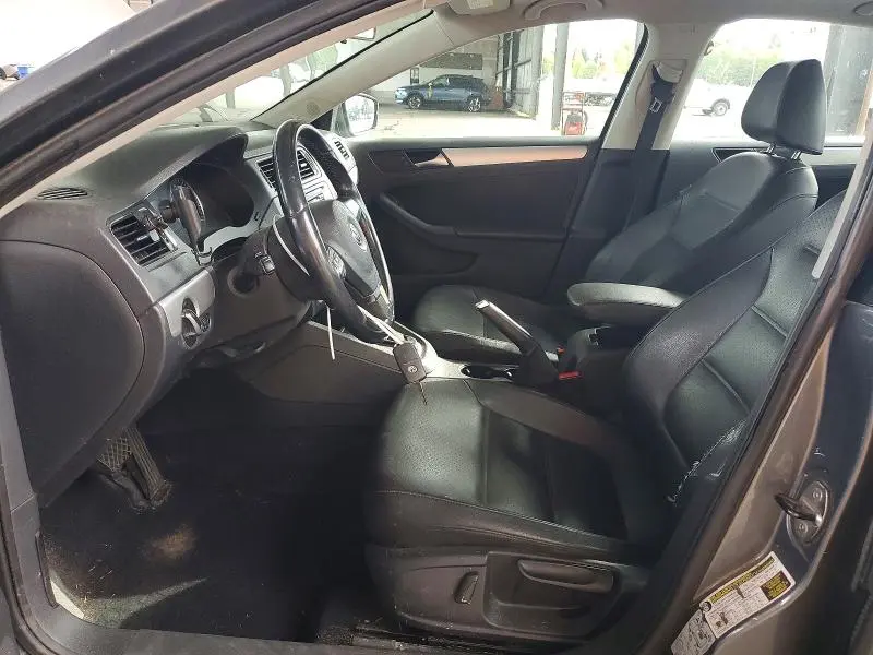 2013 VOLKSWAGEN JETTA SE  