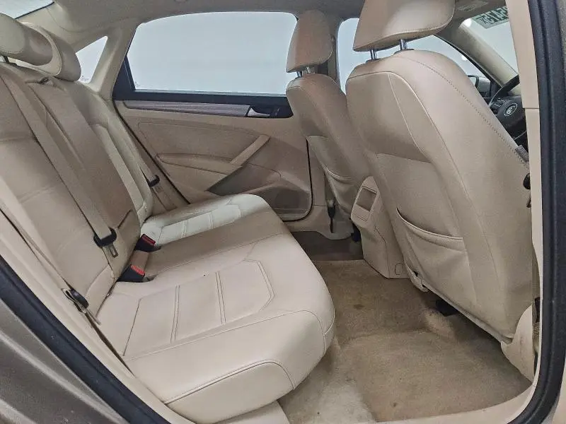 2015 VOLKSWAGEN PASSAT S  