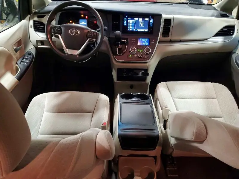 2015 TOYOTA SIENNA LE  