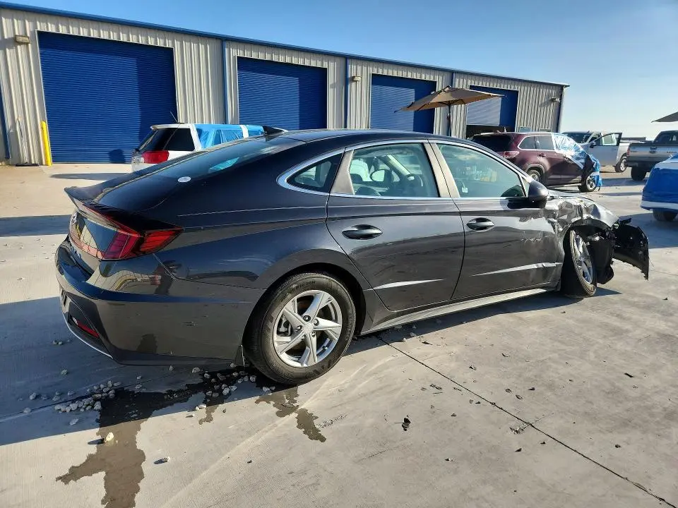 2022 HYUNDAI SONATA SE  