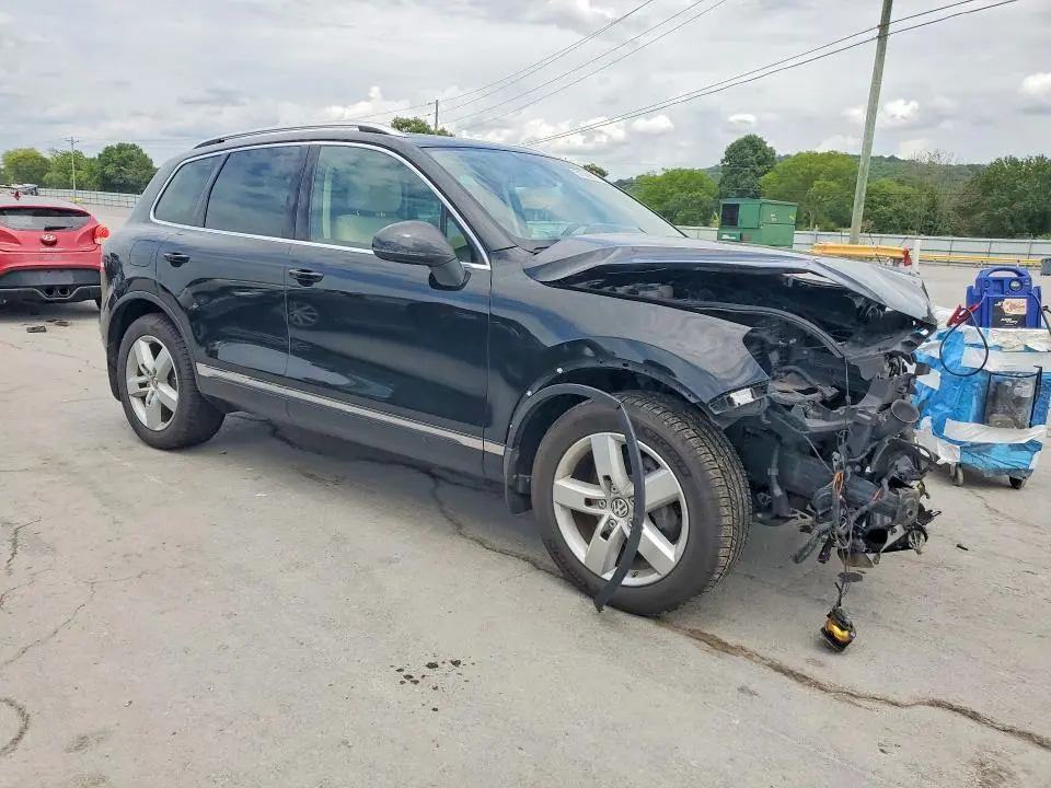 2014 VOLKSWAGEN TOUAREG V6  