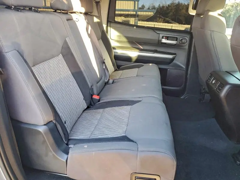 2016 TOYOTA TUNDRA CREWMAX SR5  
