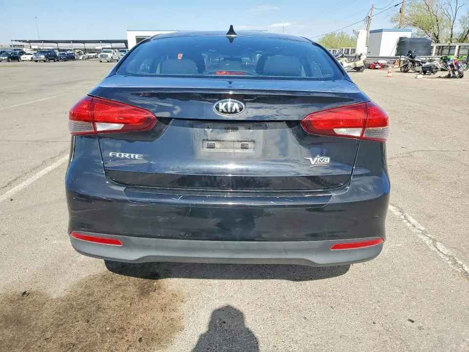 2017 KIA FORTE LX  