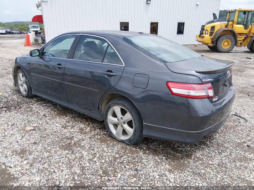 2011 TOYOTA CAMRY SE