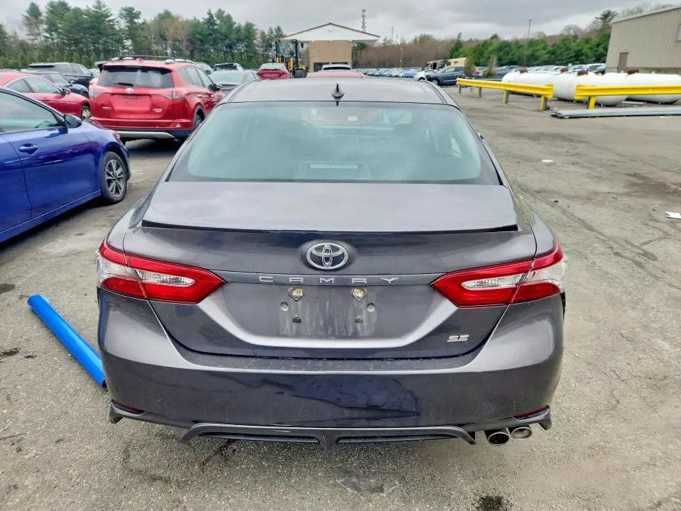 2019 TOYOTA CAMRY SE  