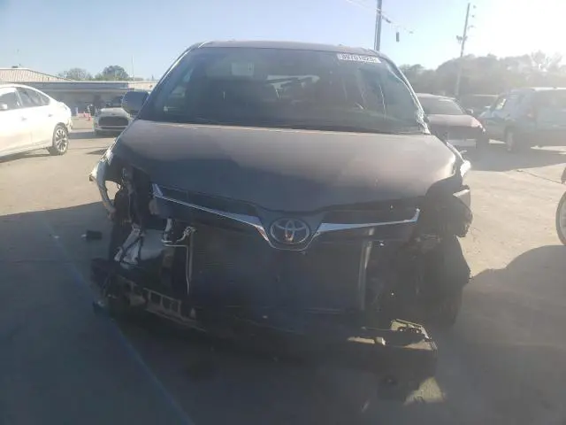 2020 TOYOTA SIENNA XLE  