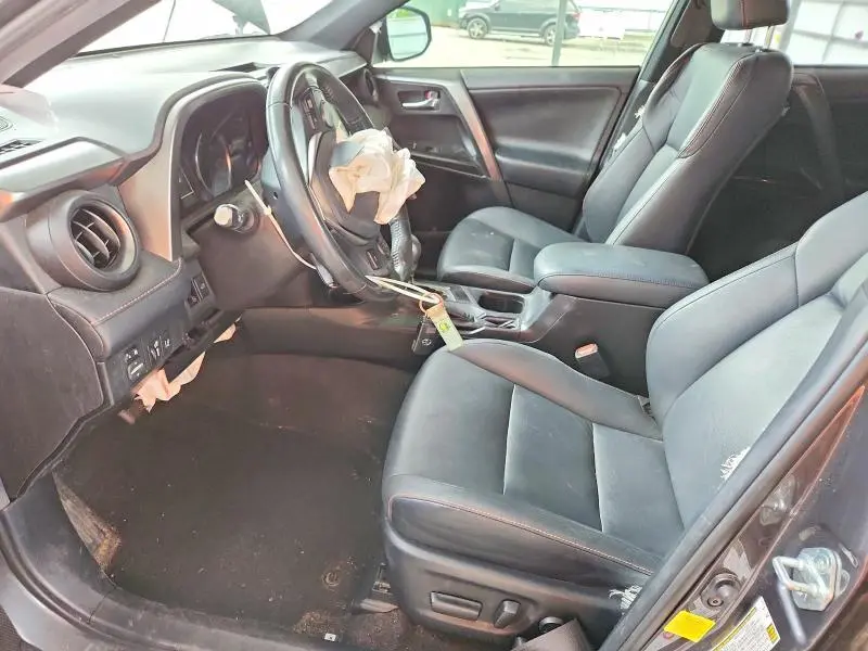 2018 TOYOTA RAV4 SE  