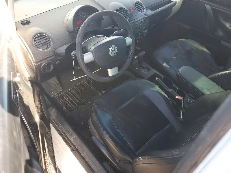 2010 VOLKSWAGEN NEW BEETLE   