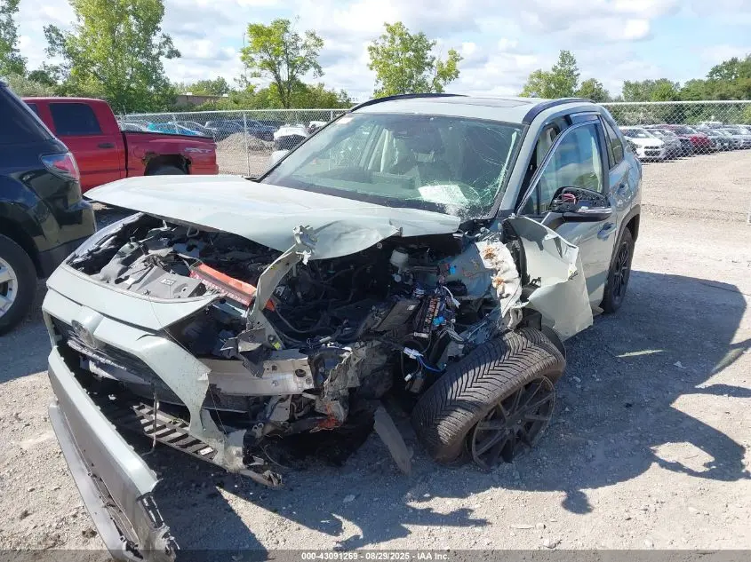 2022 TOYOTA RAV4 XLE