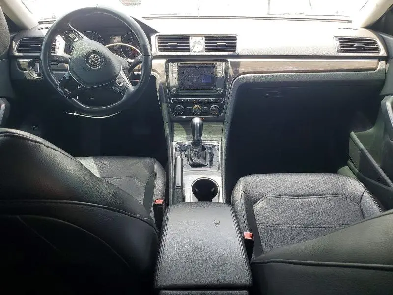 2016 VOLKSWAGEN PASSAT SE  