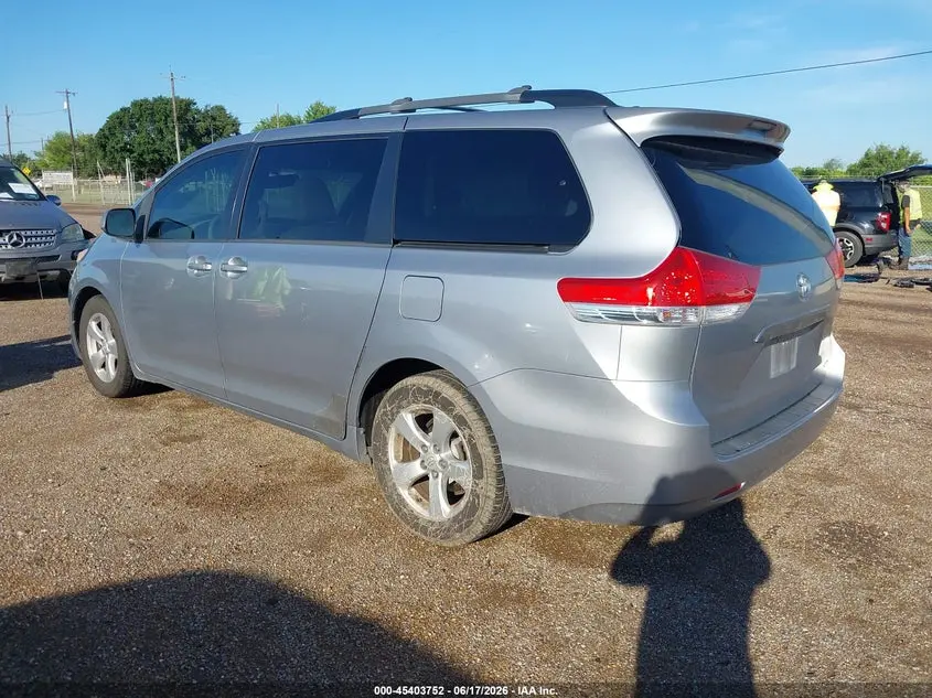 2013 TOYOTA SIENNA LE V6 8 PASSENGER