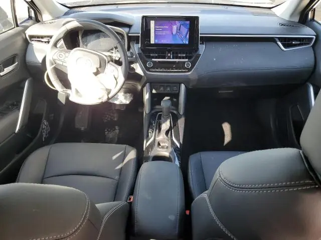 2024 TOYOTA COROLLA CROSS XLE  