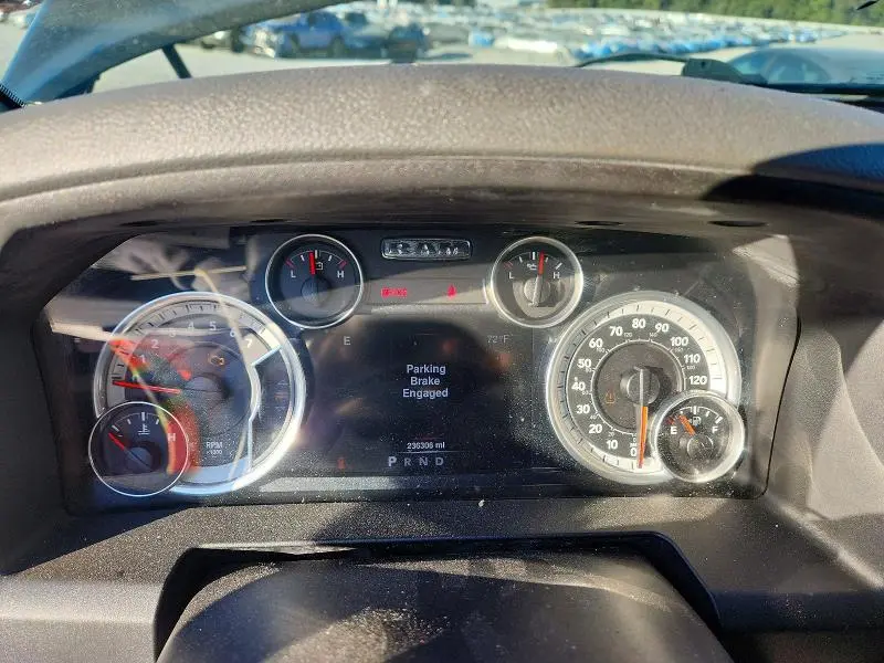 2016 RAM 1500 SLT  