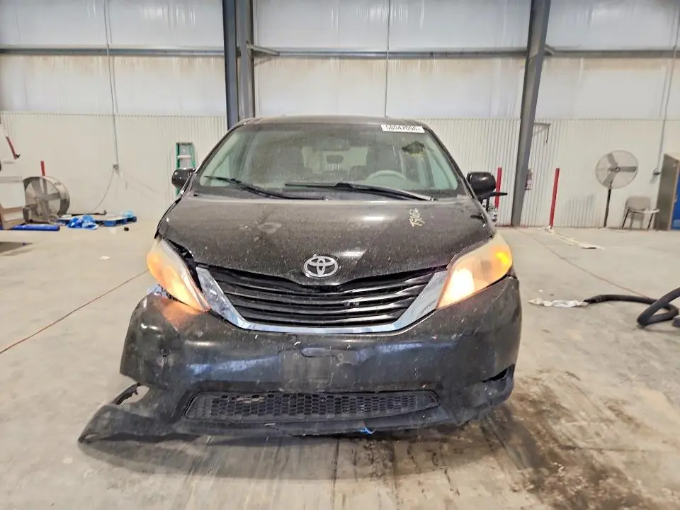 2011 TOYOTA SIENNA LE  