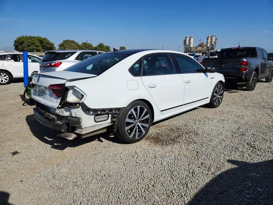 2018 VOLKSWAGEN PASSAT GT  
