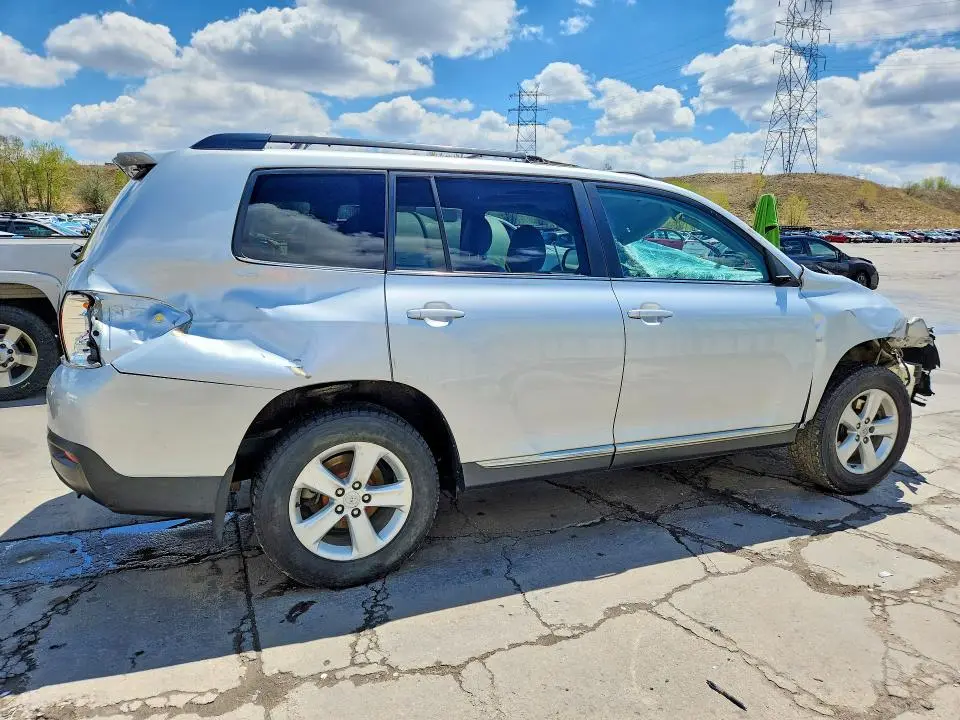 2012 TOYOTA HIGHLANDER SE  