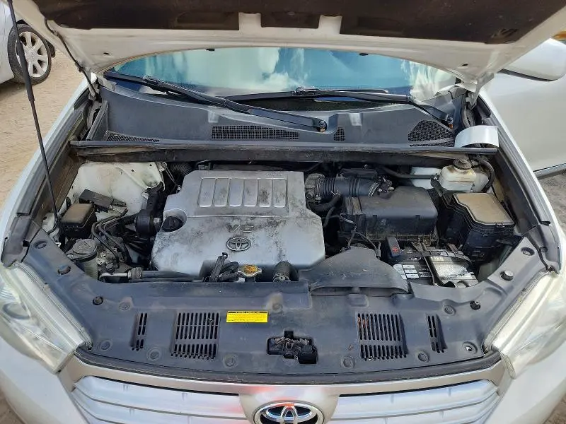 2013 TOYOTA HIGHLANDER SE  