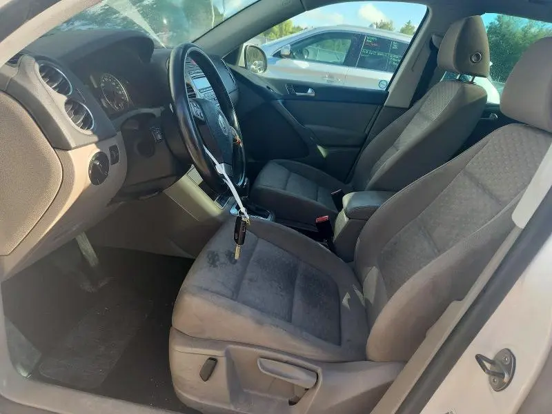 2010 VOLKSWAGEN TIGUAN SE  