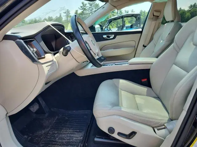 2021 VOLVO XC60 T5 MOMENTUM  