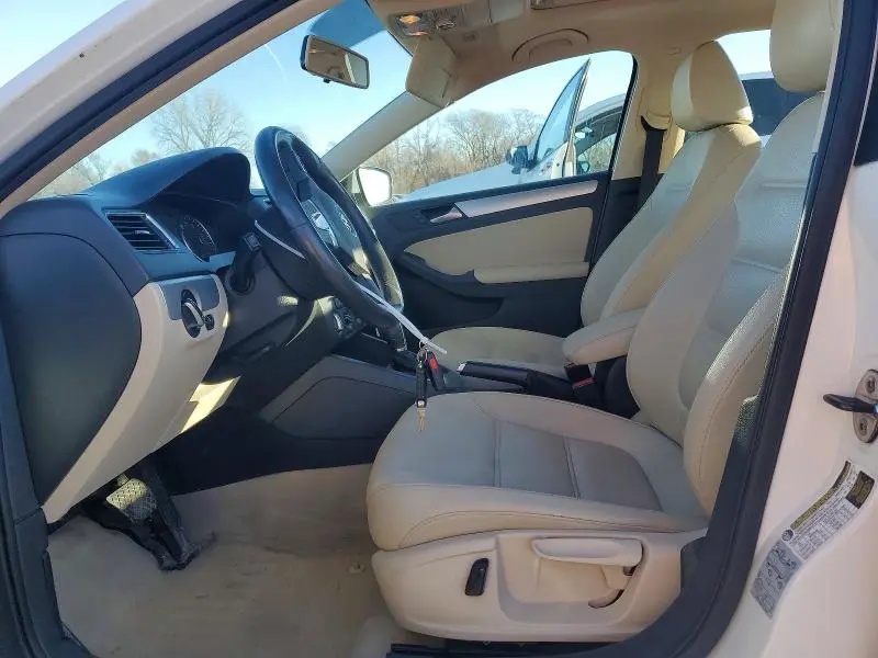 2013 VOLKSWAGEN JETTA SE  