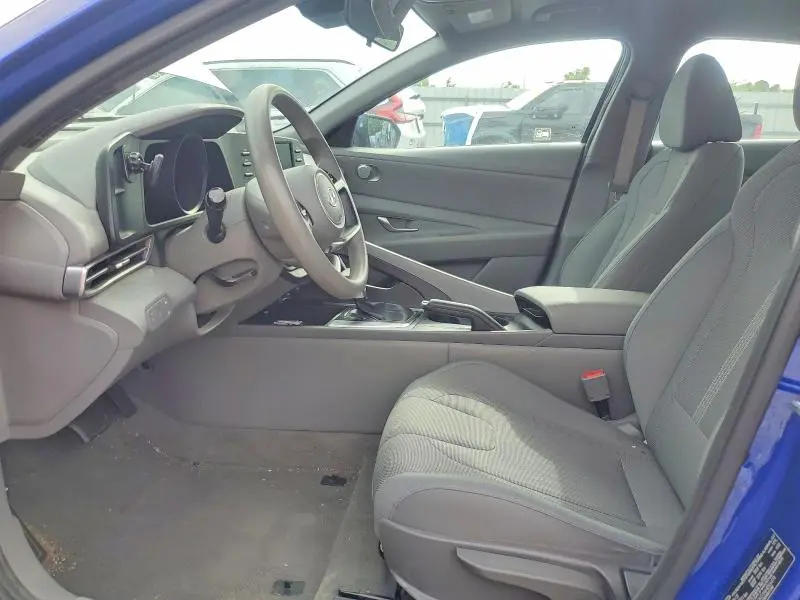 2022 HYUNDAI ELANTRA SE  