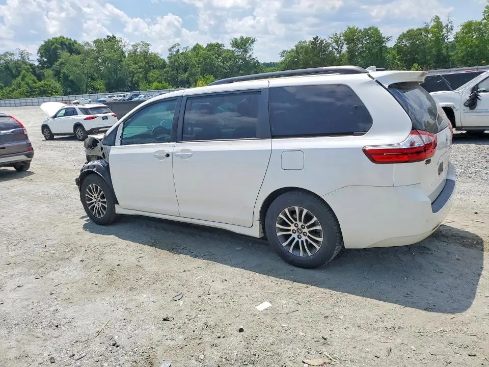 2019 TOYOTA SIENNA XLE 8-PASSENGER  
