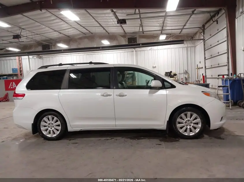 2011 TOYOTA SIENNA LIMITED V6