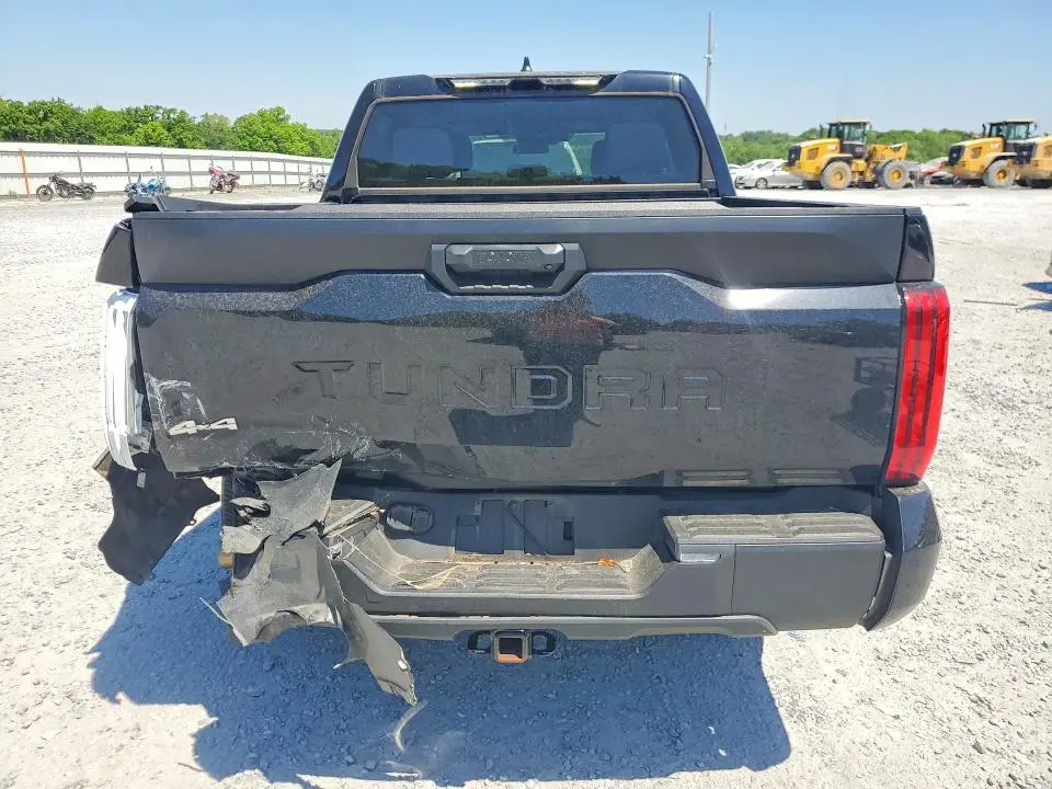 2024 TOYOTA TUNDRA SR5  