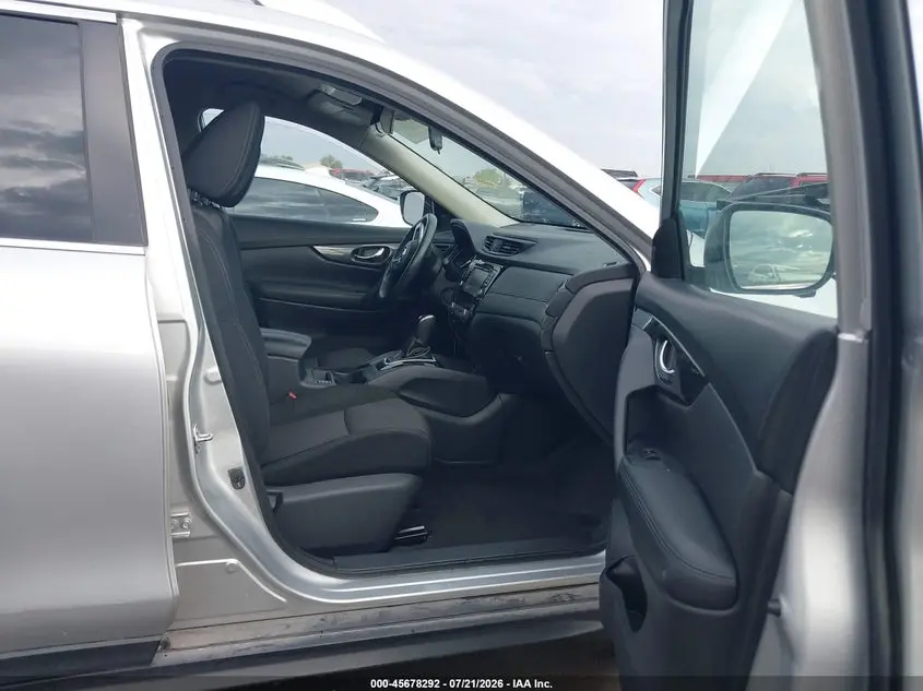 2017 NISSAN ROGUE SV