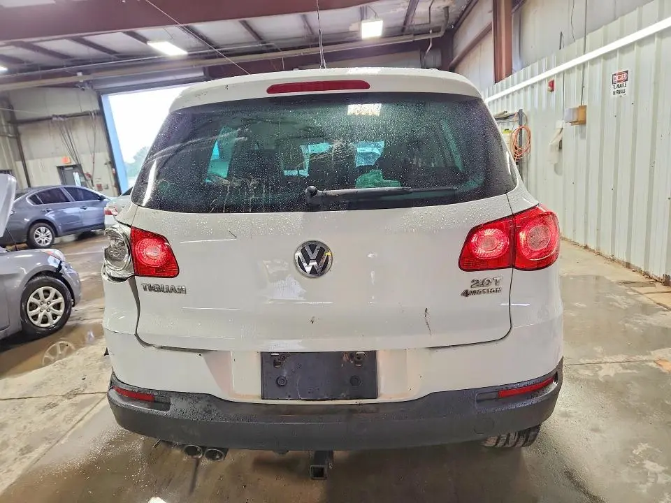 2010 VOLKSWAGEN TIGUAN SE  