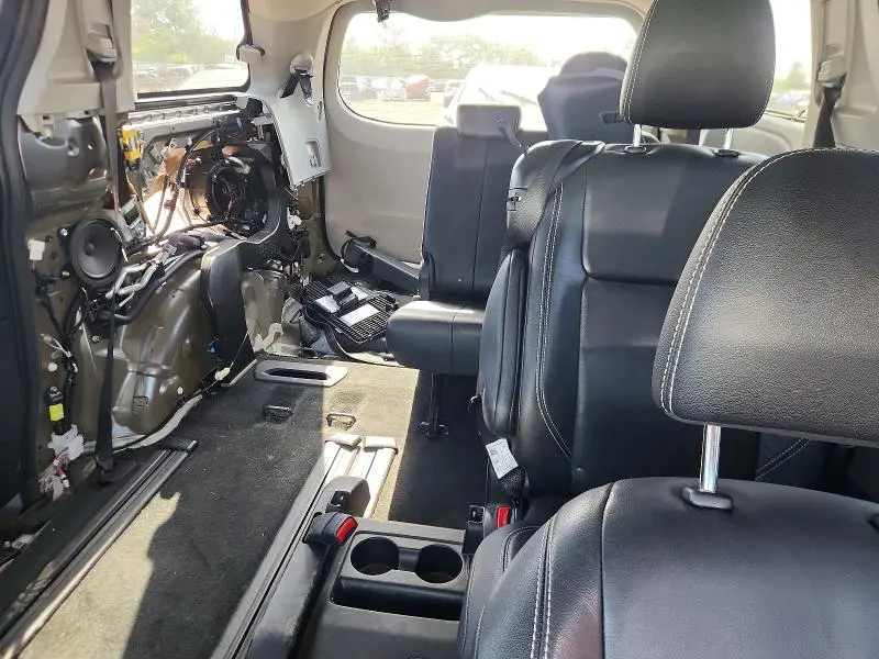 2017 TOYOTA SIENNA SE  