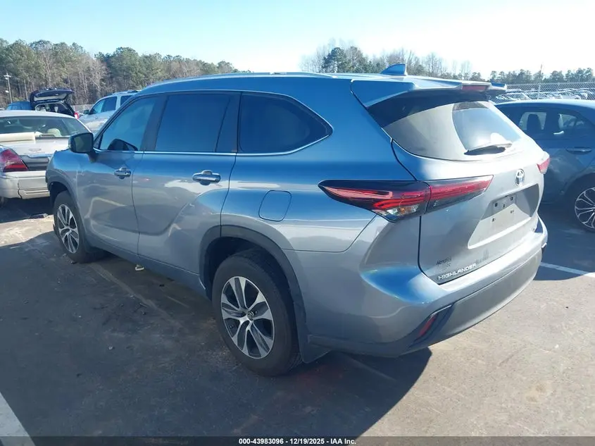 2024 TOYOTA HIGHLANDER XLE