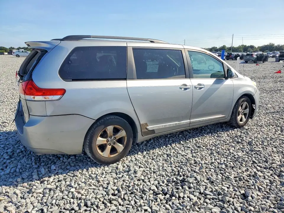 2014 TOYOTA SIENNA LE  