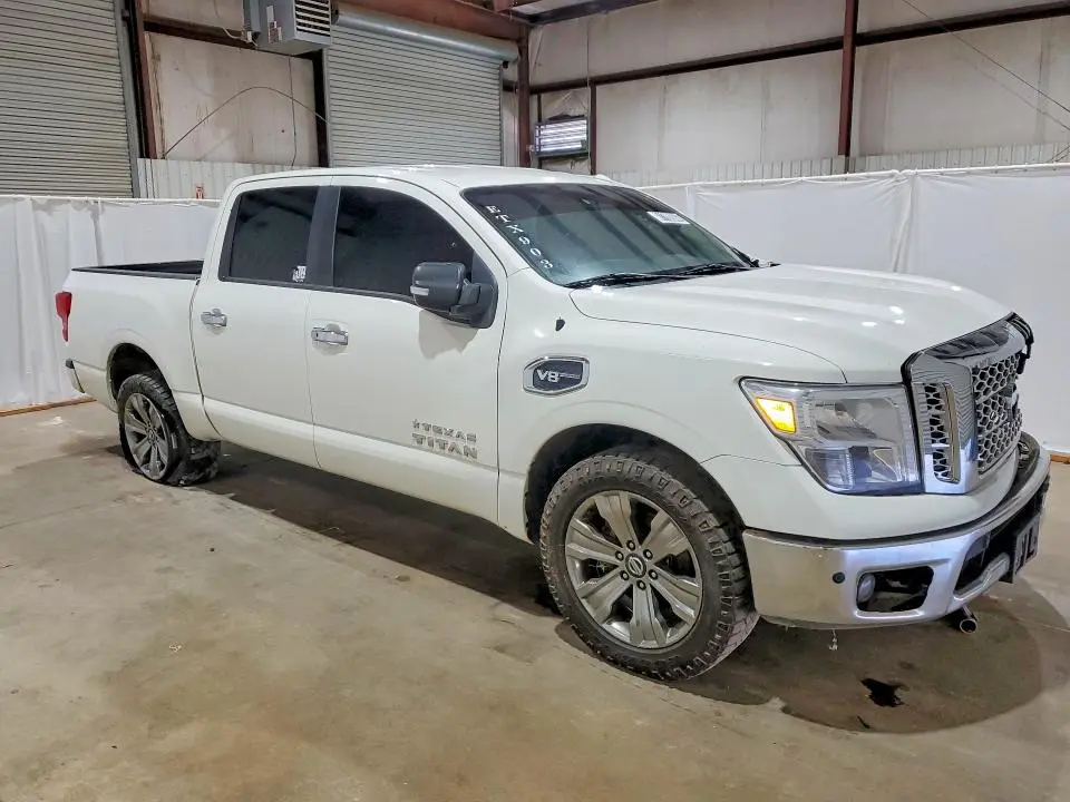2017 NISSAN TITAN SV  