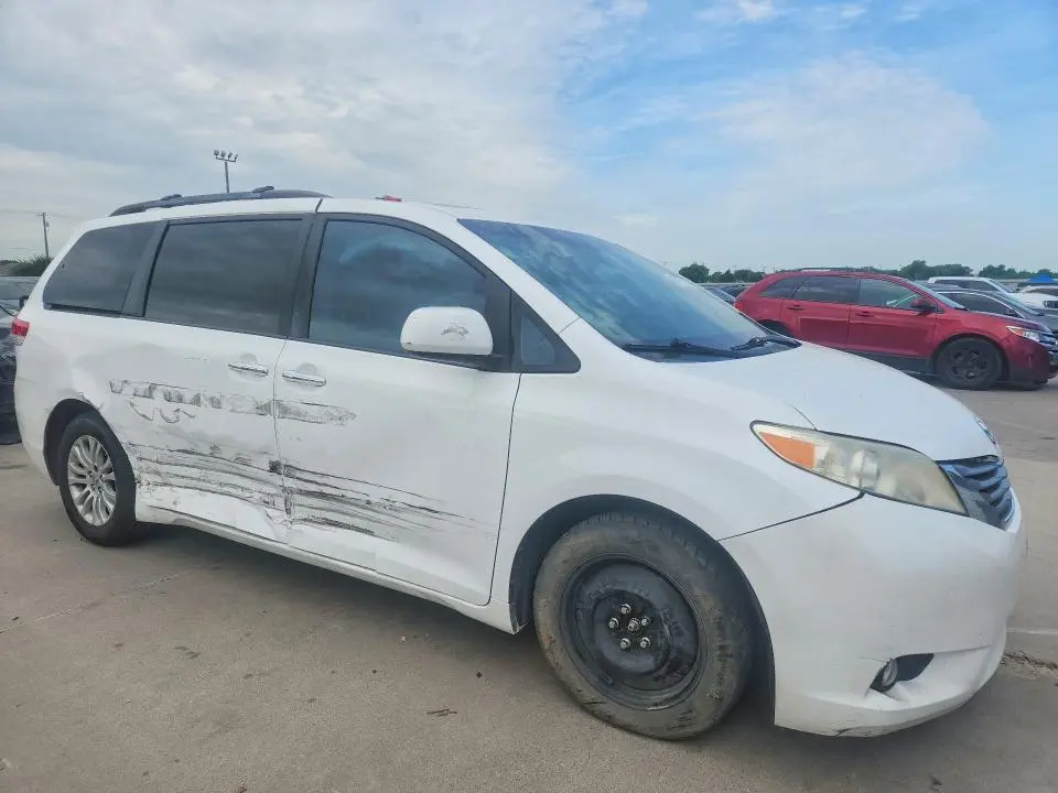 2012 TOYOTA SIENNA XLE 8-PASSENGER  