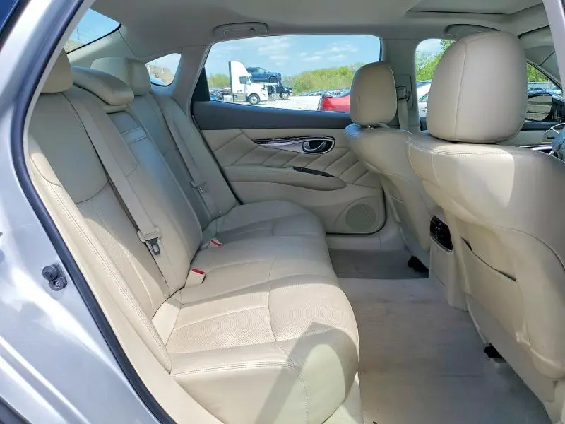 2015 INFINITI Q70L 3.7  