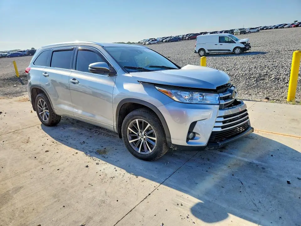 2018 TOYOTA HIGHLANDER XLE  