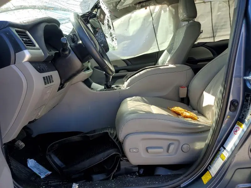 2019 TOYOTA HIGHLANDER XLE  