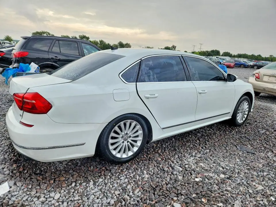 2016 VOLKSWAGEN PASSAT SE  