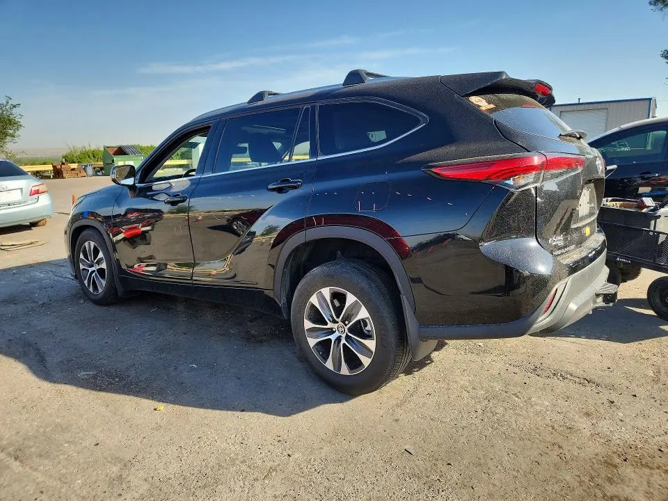 2022 TOYOTA HIGHLANDER XLE  