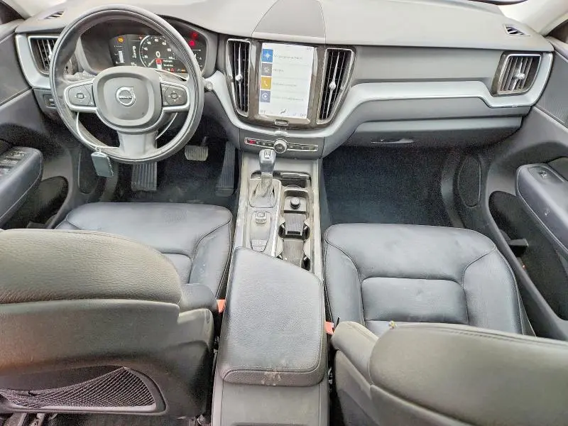 2018 VOLVO XC60 T5 MOMENTUM  