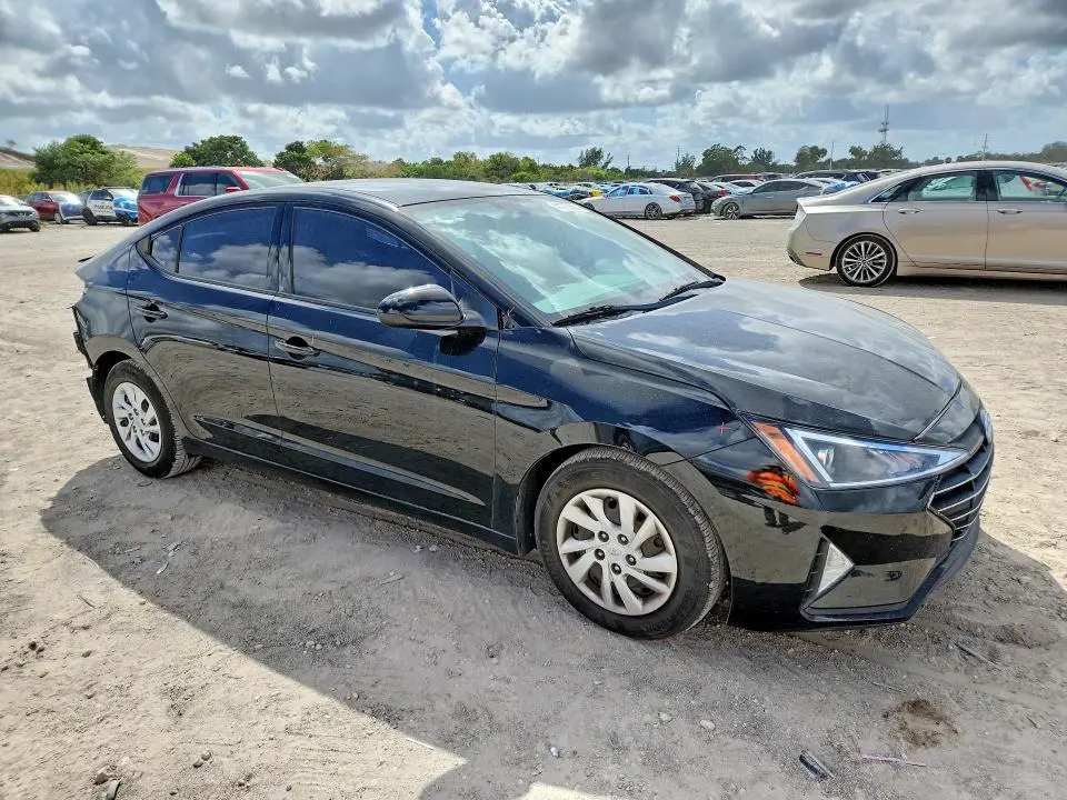 2019 HYUNDAI ELANTRA SE  