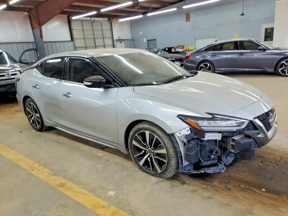 2023 NISSAN MAXIMA SV  